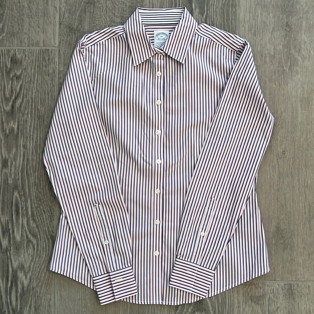 Brooks Brother’s petite fitted non-iron stretch blouse. Size 4P.
